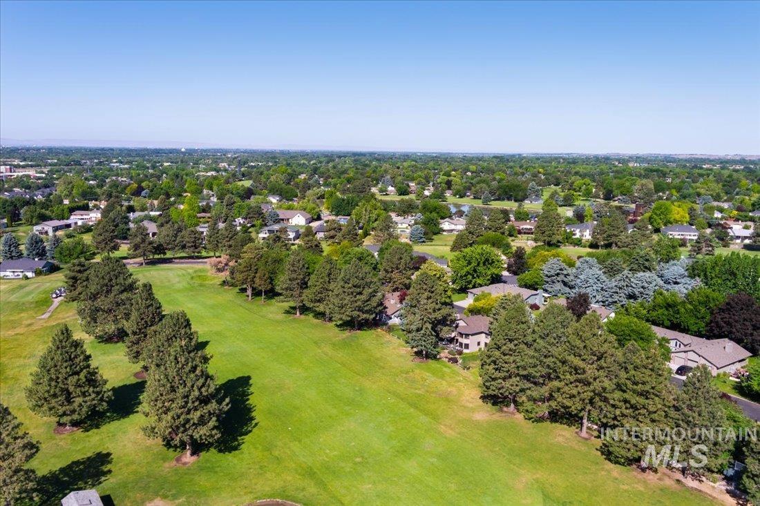 704 N Nicklaus Ln, Eagle, Idaho 83616-5358, 4 Bedrooms, 2.5 Bathrooms, Residential For Sale, Price $725,000,MLS 98974603