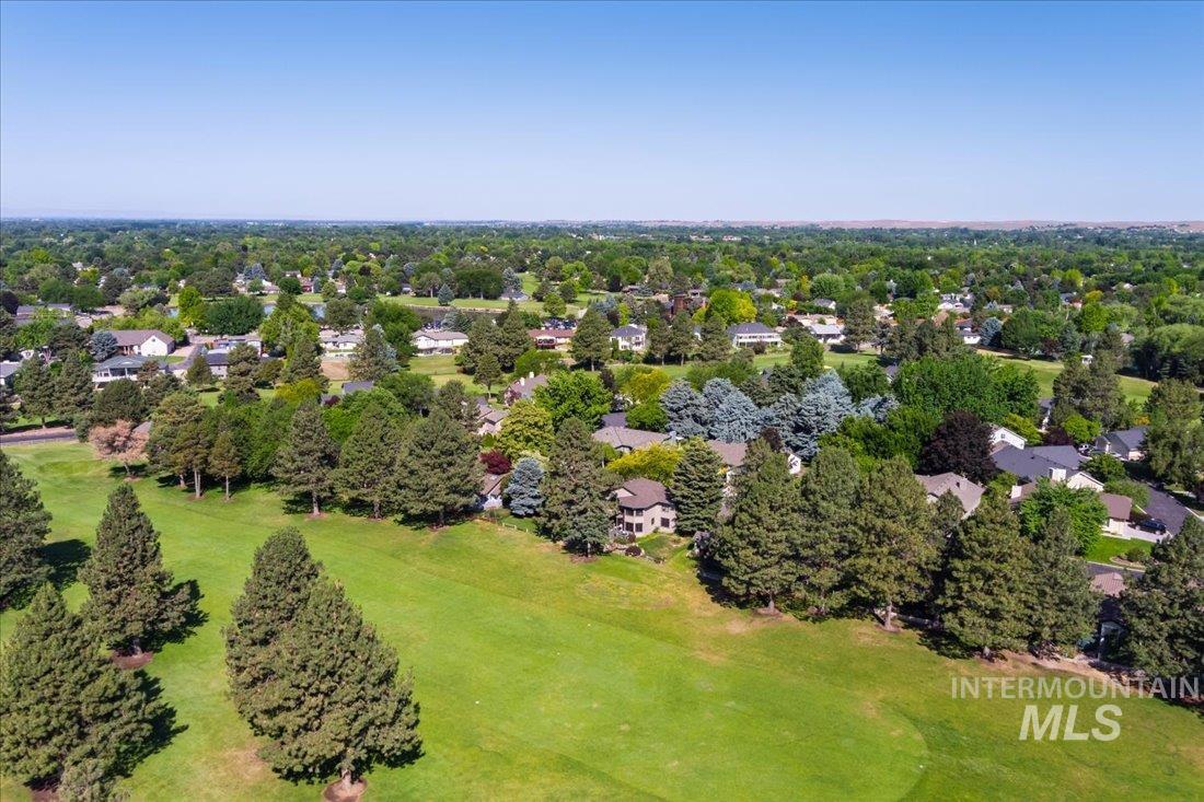 704 N Nicklaus Ln, Eagle, Idaho 83616-5358, 4 Bedrooms, 2.5 Bathrooms, Residential For Sale, Price $725,000,MLS 98974603