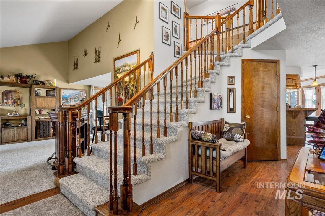 704 N Nicklaus Ln, Eagle, Idaho 83616-5358, 4 Bedrooms, 2.5 Bathrooms, Residential For Sale, Price $725,000,MLS 98974603