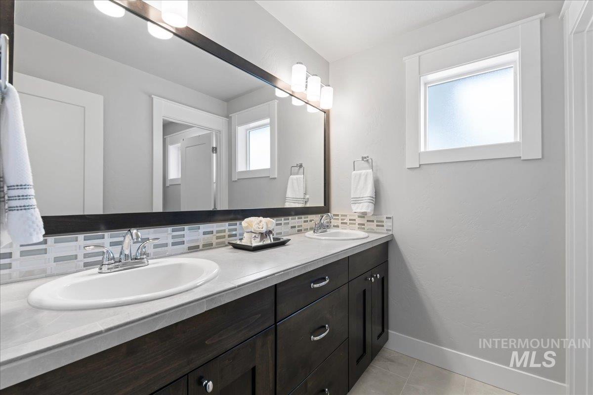 4071 S Twilight Rise Ave, Meridian, Idaho 83642, 5 Bedrooms, 3.5 Bathrooms, Residential For Sale, Price $879,900,MLS 98974606