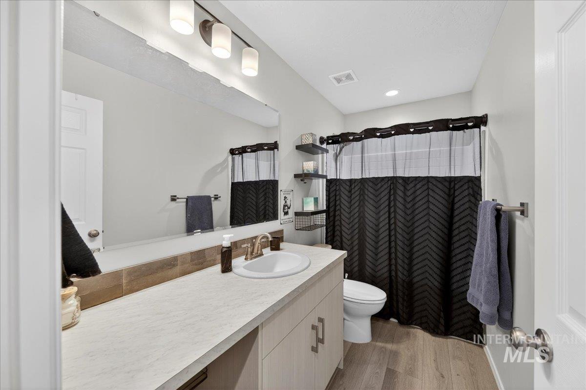 4136 E White Plains St, Nampa, Idaho 83686, 3 Bedrooms, 2 Bathrooms, Residential For Sale, Price $374,900,MLS 98974611