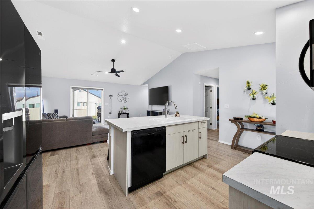 4136 E White Plains St, Nampa, Idaho 83686, 3 Bedrooms, 2 Bathrooms, Residential For Sale, Price $374,900,MLS 98974611