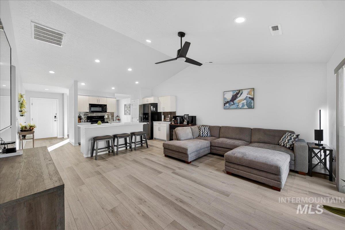 4136 E White Plains St, Nampa, Idaho 83686, 3 Bedrooms, 2 Bathrooms, Residential For Sale, Price $374,900,MLS 98974611