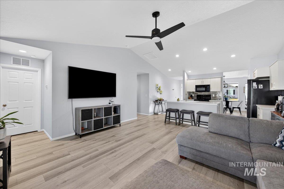 4136 E White Plains St, Nampa, Idaho 83686, 3 Bedrooms, 2 Bathrooms, Residential For Sale, Price $374,900,MLS 98974611