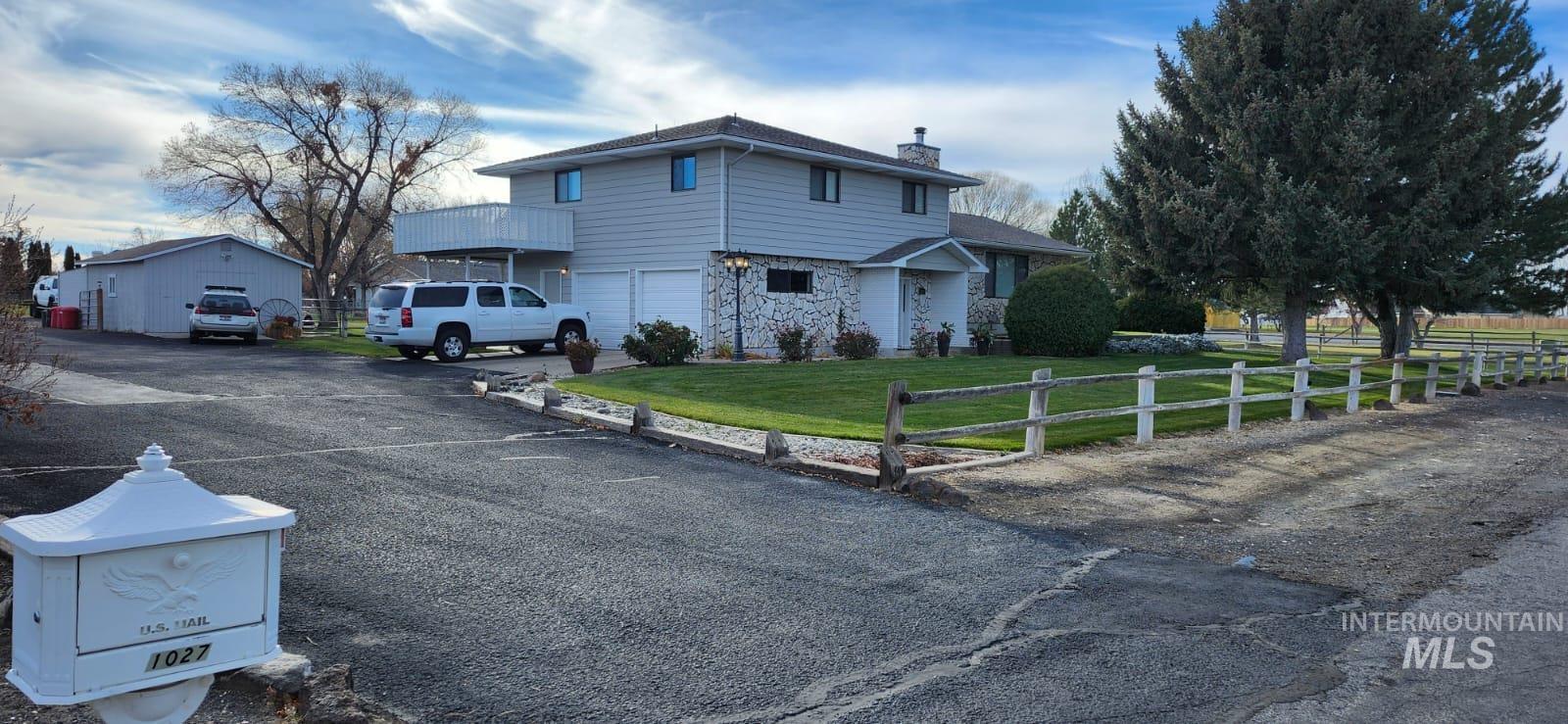 1027 Clear Creek Drive, Buhl, Idaho 83316, 5 Bedrooms, 3.5 Bathrooms, Residential For Sale, Price $750,000,MLS 98974615