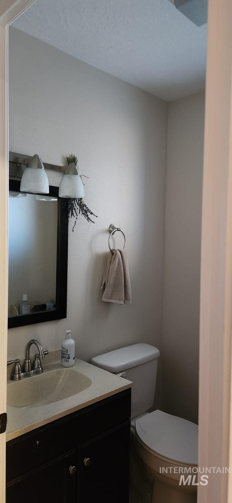 1027 Clear Creek Drive, Buhl, Idaho 83316, 5 Bedrooms, 3.5 Bathrooms, Residential For Sale, Price $750,000,MLS 98974615