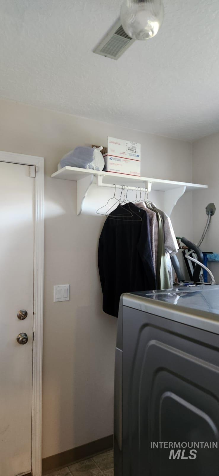 1027 Clear Creek Drive, Buhl, Idaho 83316, 5 Bedrooms, 3.5 Bathrooms, Residential For Sale, Price $750,000,MLS 98974615