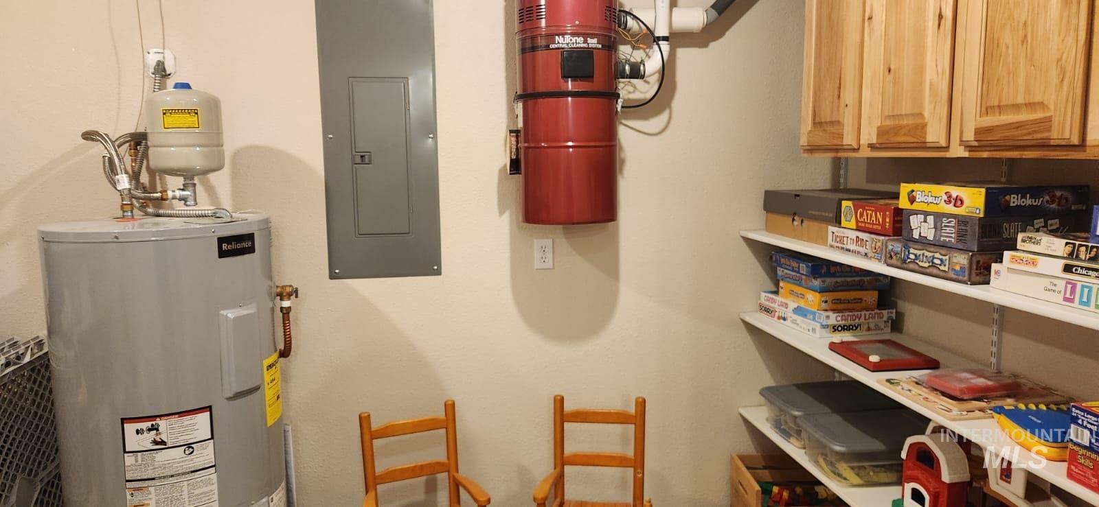 1027 Clear Creek Drive, Buhl, Idaho 83316, 5 Bedrooms, 3.5 Bathrooms, Residential For Sale, Price $750,000,MLS 98974615