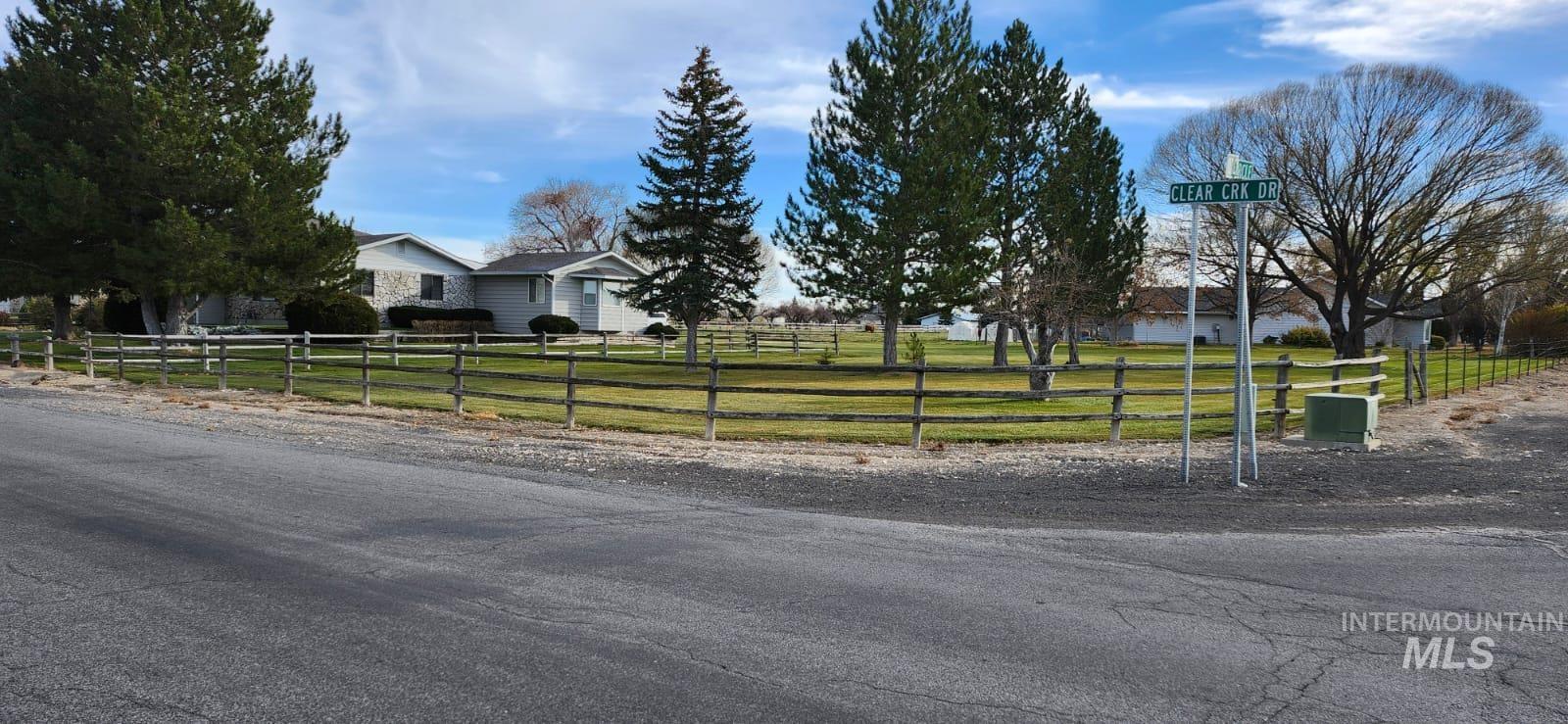 1027 Clear Creek Drive, Buhl, Idaho 83316, 5 Bedrooms, 3.5 Bathrooms, Residential For Sale, Price $750,000,MLS 98974615