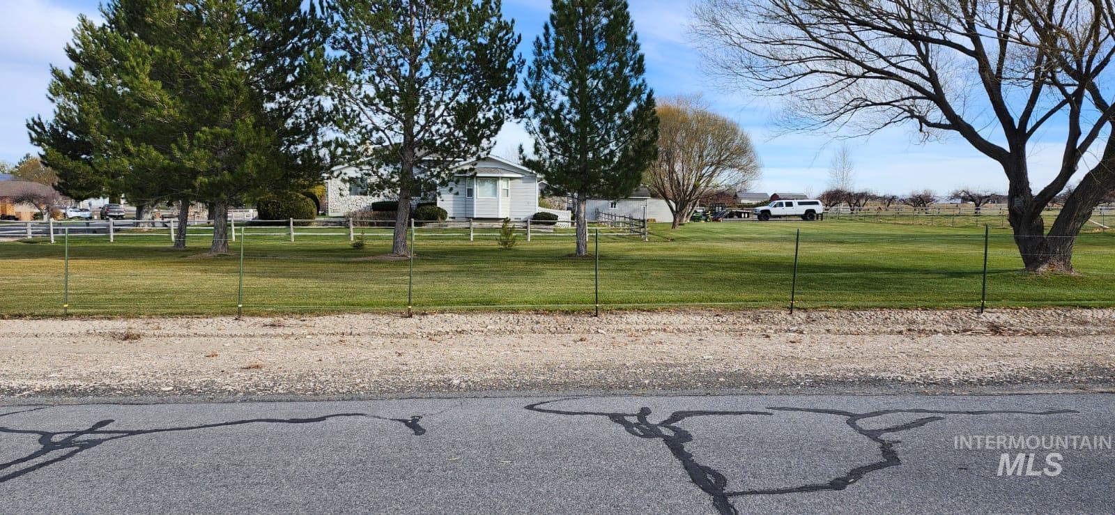 1027 Clear Creek Drive, Buhl, Idaho 83316, 5 Bedrooms, 3.5 Bathrooms, Residential For Sale, Price $750,000,MLS 98974615