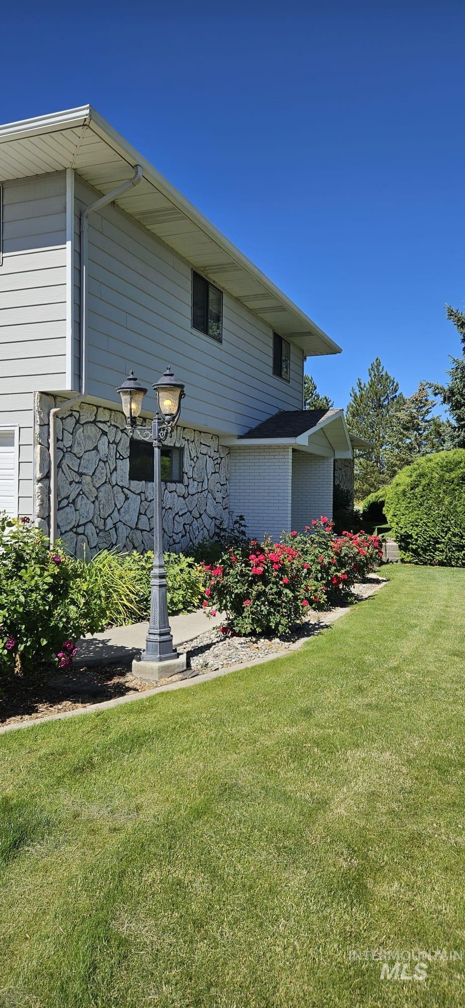 1027 Clear Creek Drive, Buhl, Idaho 83316, 5 Bedrooms, 3.5 Bathrooms, Residential For Sale, Price $729,000,MLS 98974615