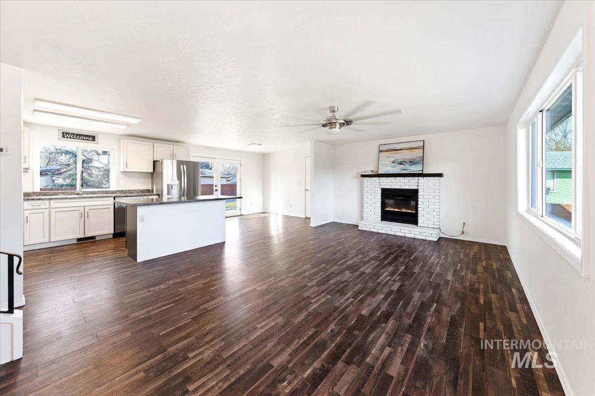 10667 W Cranberry St, Boise, Idaho 83713, 5 Bedrooms, 2 Bathrooms, Residential For Sale, Price $499,000,MLS 98974617