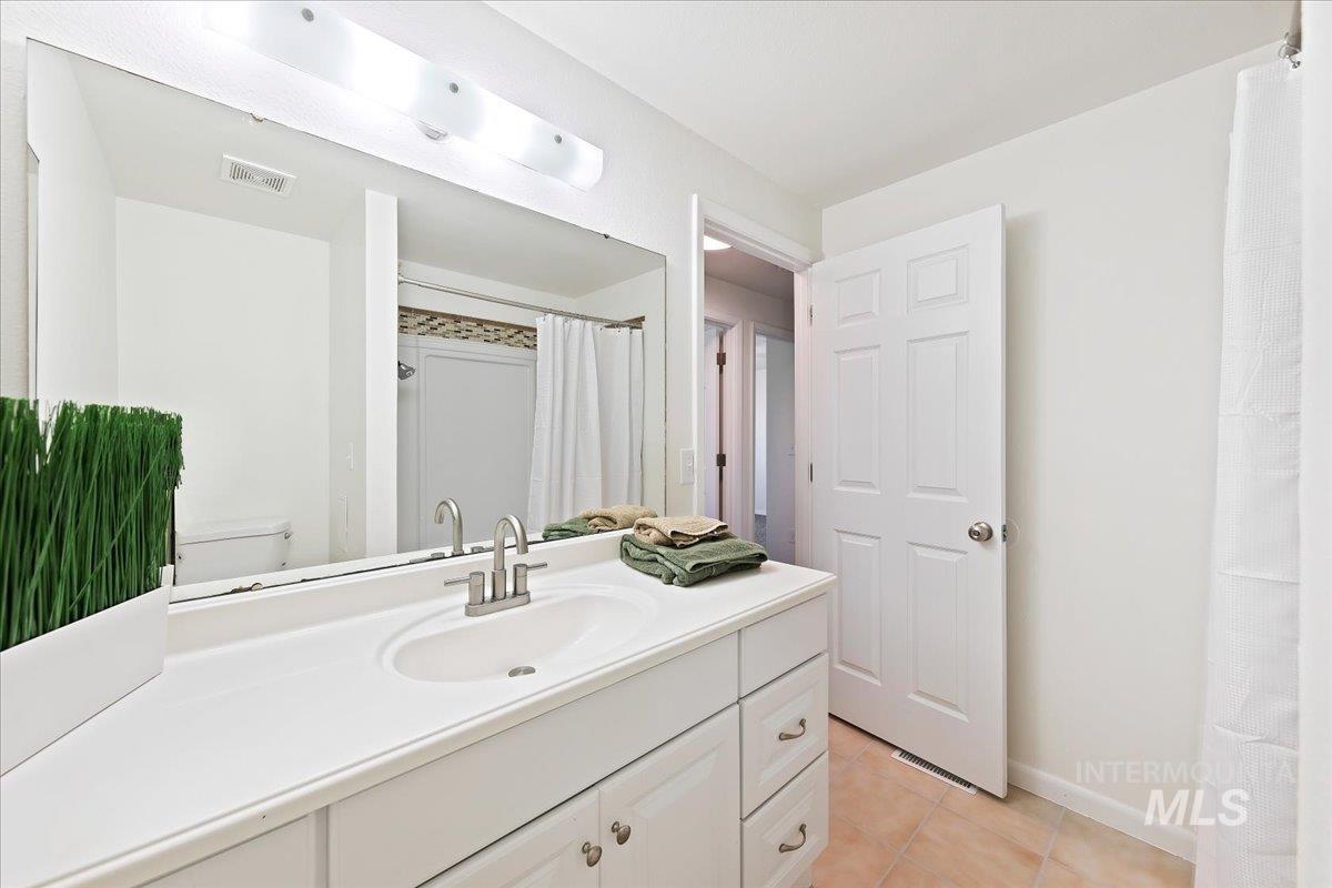 10667 W Cranberry St, Boise, Idaho 83713, 5 Bedrooms, 2 Bathrooms, Residential For Sale, Price $539,990, 98974617