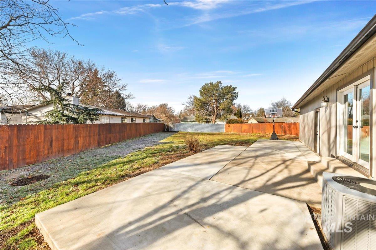 10667 W Cranberry St, Boise, Idaho 83713, 5 Bedrooms, 2 Bathrooms, Residential For Sale, Price $499,000,MLS 98974617