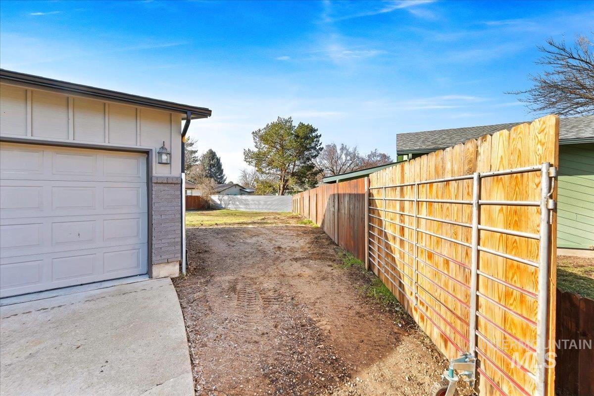 10667 W Cranberry St, Boise, Idaho 83713, 5 Bedrooms, 2 Bathrooms, Residential For Sale, Price $539,990, 98974617