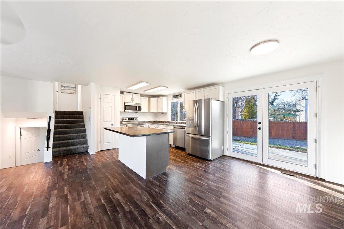 10667 W Cranberry St, Boise, Idaho 83713, 5 Bedrooms, 2 Bathrooms, Residential For Sale, Price $499,000,MLS 98974617