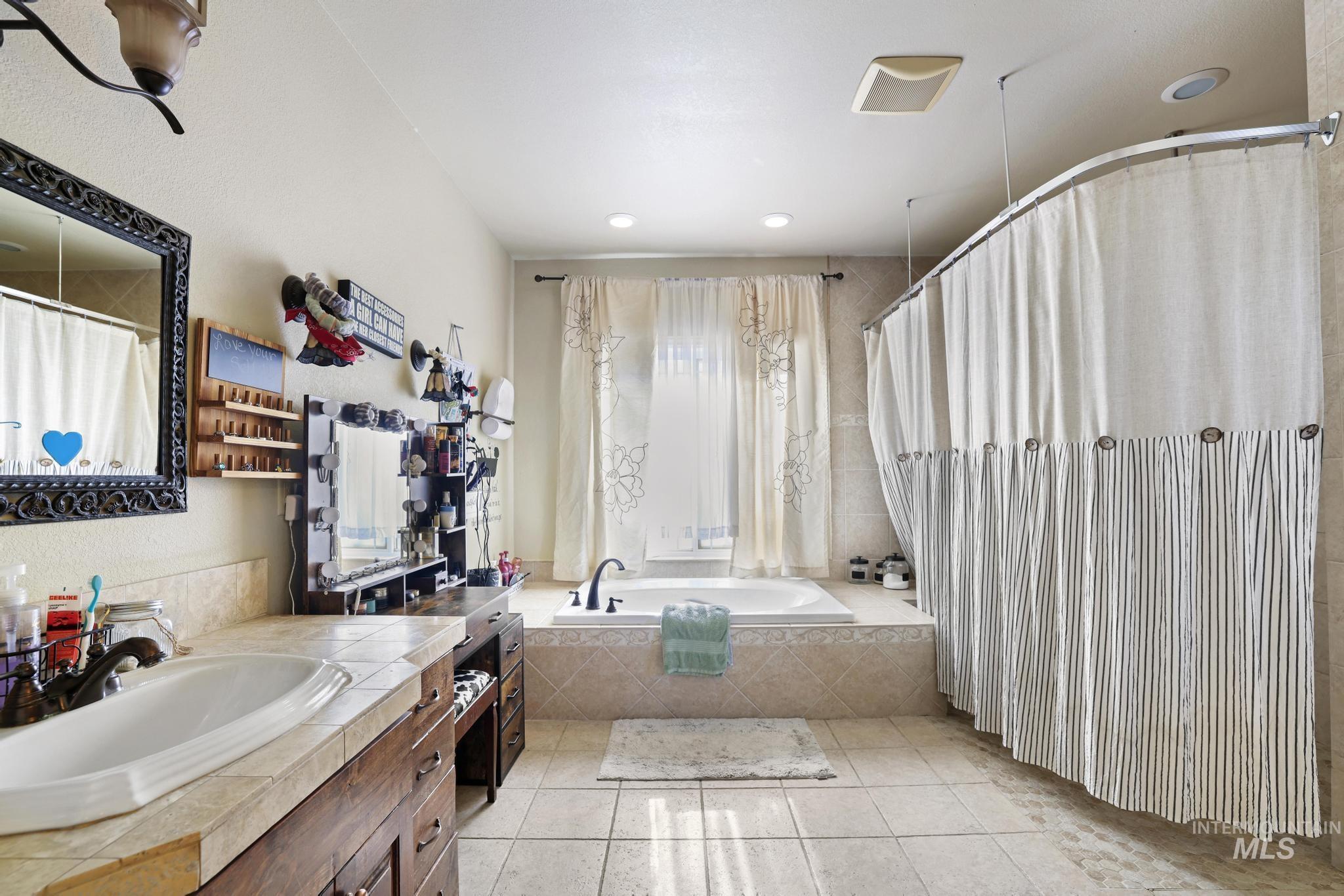 3125 Eagle Ridge Dr, Wendell, Idaho 83355, 4 Bedrooms, 2.5 Bathrooms, Residential For Sale, Price $720,000,MLS 98974618