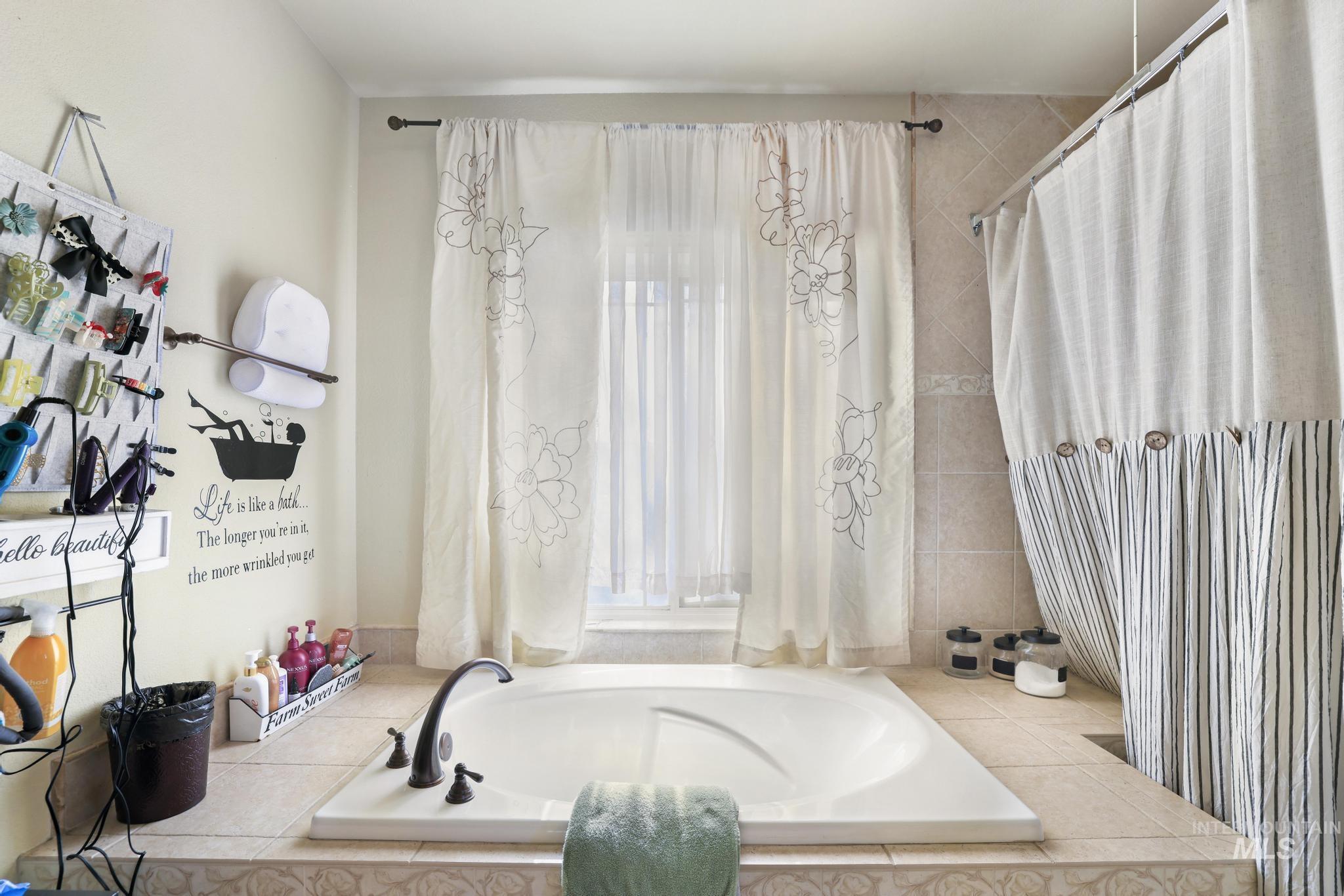 3125 Eagle Ridge Dr, Wendell, Idaho 83355, 4 Bedrooms, 2.5 Bathrooms, Residential For Sale, Price $720,000,MLS 98974618