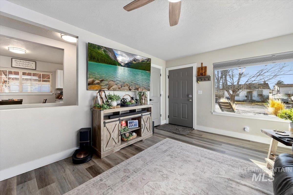 1625 4th Avenue East, Twin Falls, Idaho 83301, 4 Bedrooms, 2 Bathrooms, Residential For Sale, Price $359,000,MLS 98974622