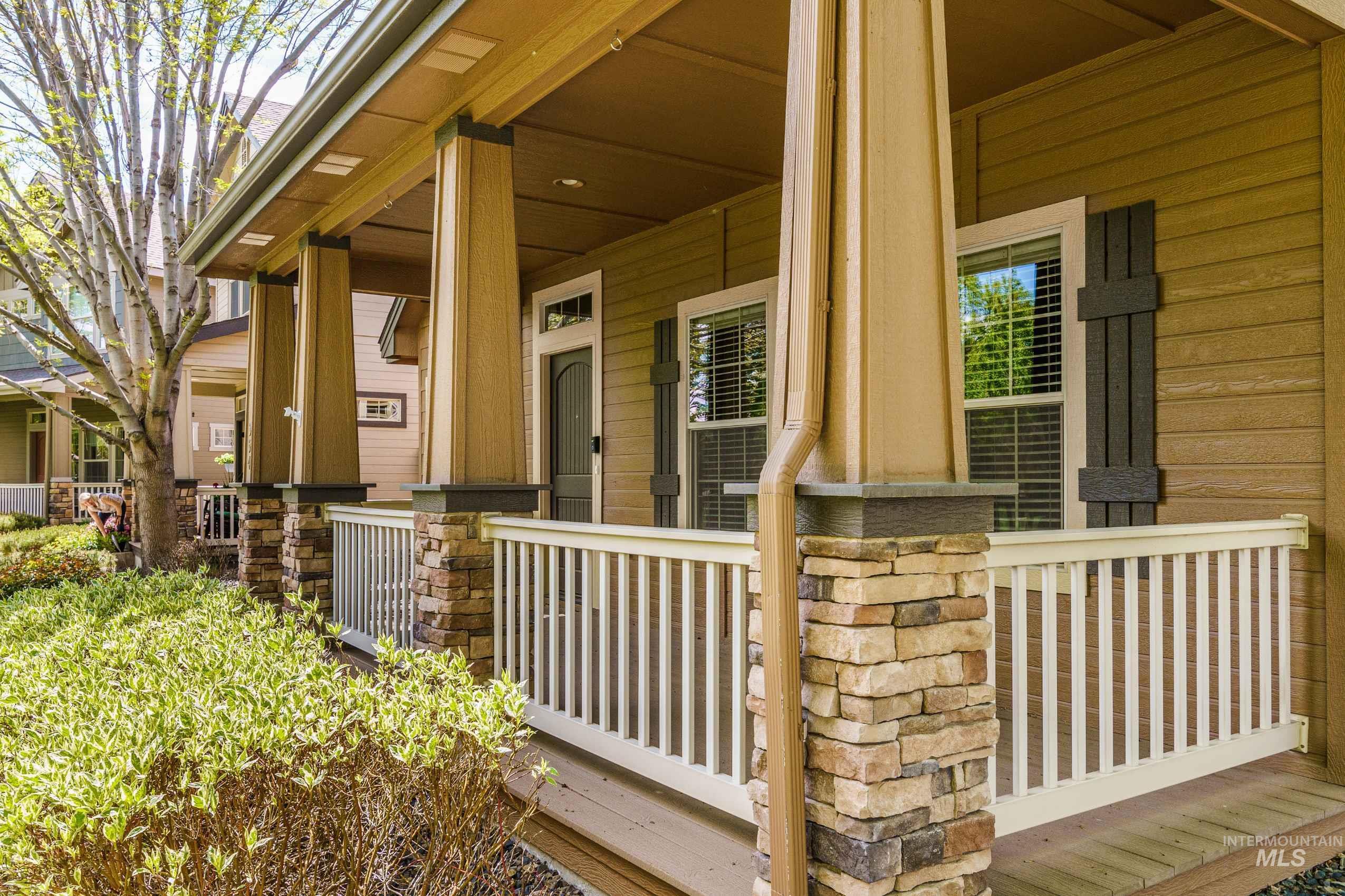 994 E Winding Creek, Eagle, Idaho 83616, 3 Bedrooms, 2.5 Bathrooms, Residential For Sale, Price $579,000, 98974624