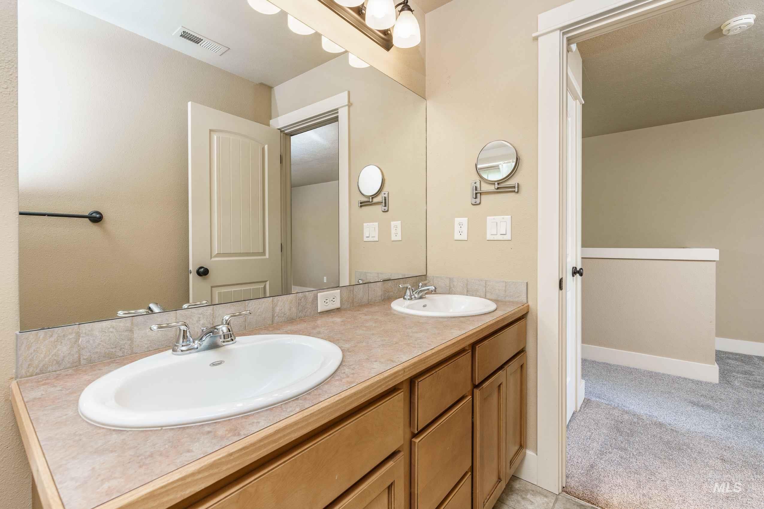 994 E Winding Creek, Eagle, Idaho 83616, 3 Bedrooms, 2.5 Bathrooms, Residential For Sale, Price $579,000, 98974624