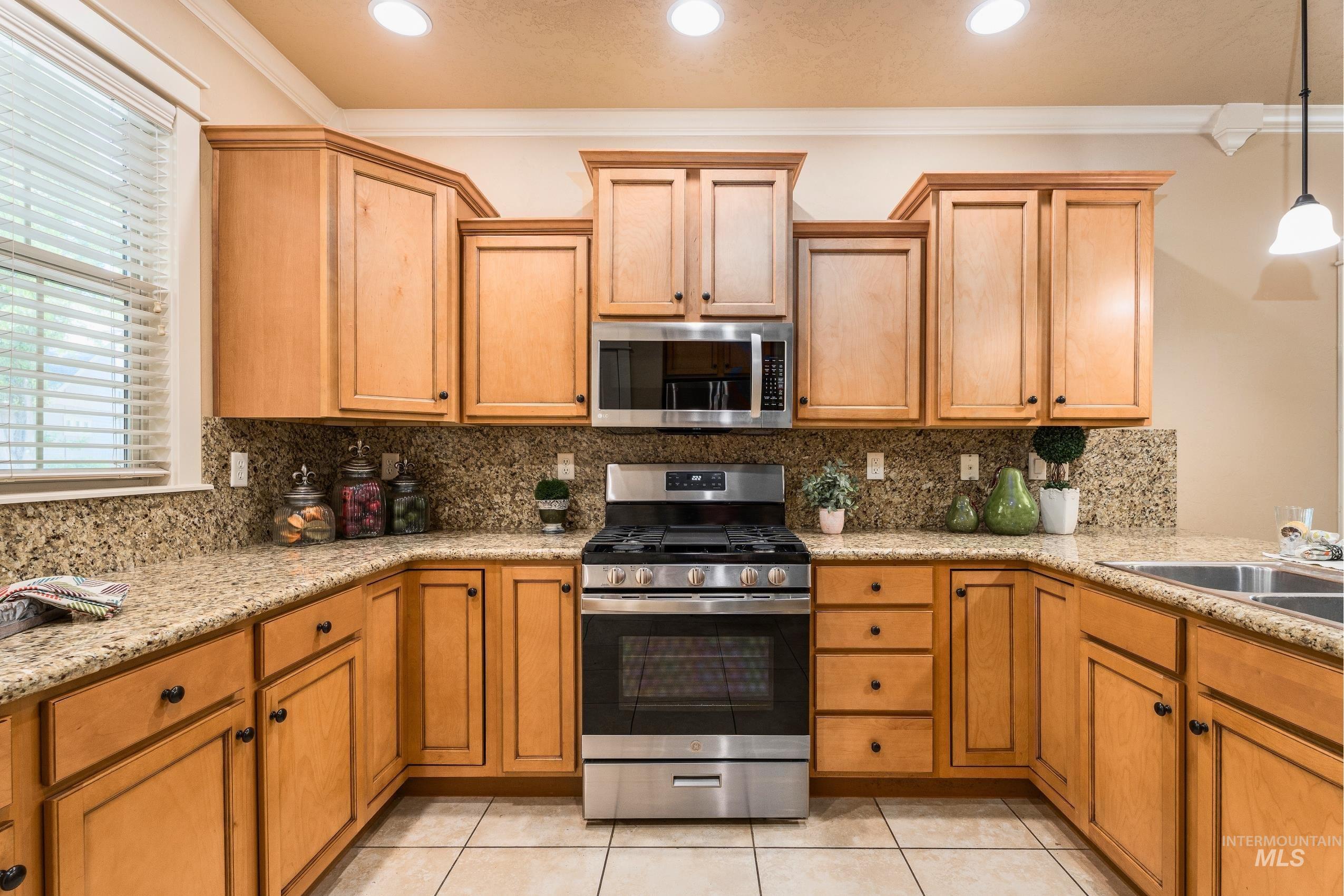 994 E Winding Creek, Eagle, Idaho 83616, 3 Bedrooms, 2.5 Bathrooms, Residential For Sale, Price $579,000, 98974624