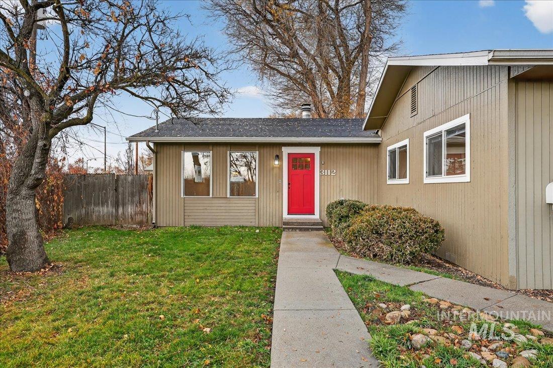 3110 W Stewart Ave, Boise, Idaho 83702, 2 Bedrooms, 1 Bathroom, Residential Income For Sale, Price $585,000,MLS 98974635