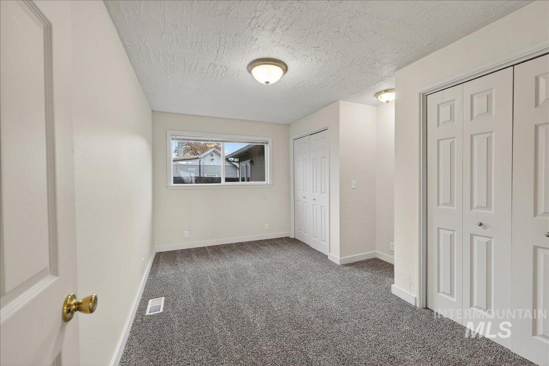 3110 W Stewart Ave, Boise, Idaho 83702, 2 Bedrooms, 1 Bathroom, Residential Income For Sale, Price $585,000,MLS 98974635