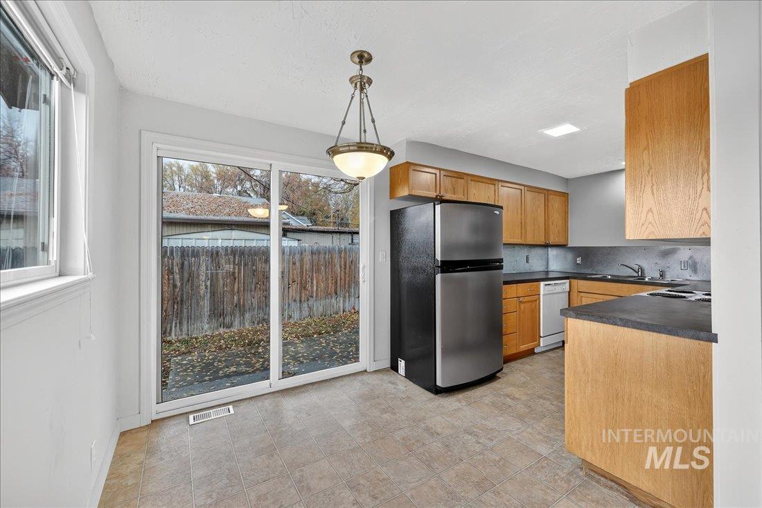 3110 W Stewart Ave, Boise, Idaho 83702, 2 Bedrooms, 1 Bathroom, Residential Income For Sale, Price $585,000,MLS 98974635