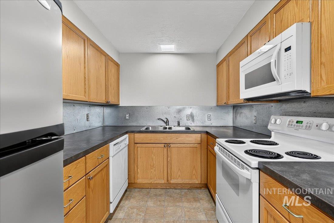 3110 W Stewart Ave, Boise, Idaho 83702, 2 Bedrooms, 1 Bathroom, Residential Income For Sale, Price $585,000,MLS 98974635