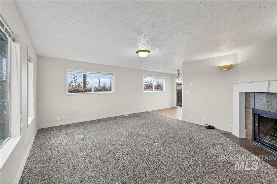 3110 W Stewart Ave, Boise, Idaho 83702, 2 Bedrooms, 1 Bathroom, Residential Income For Sale, Price $585,000,MLS 98974635