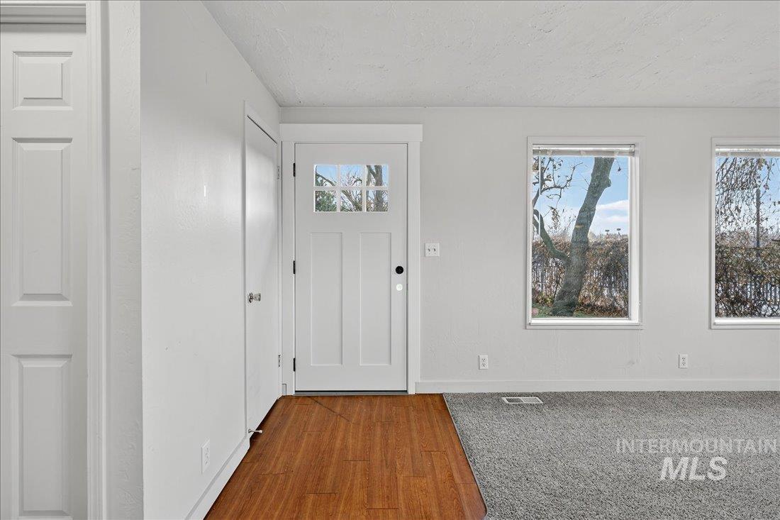 3110 W Stewart Ave, Boise, Idaho 83702, 2 Bedrooms, 1 Bathroom, Residential Income For Sale, Price $585,000,MLS 98974635