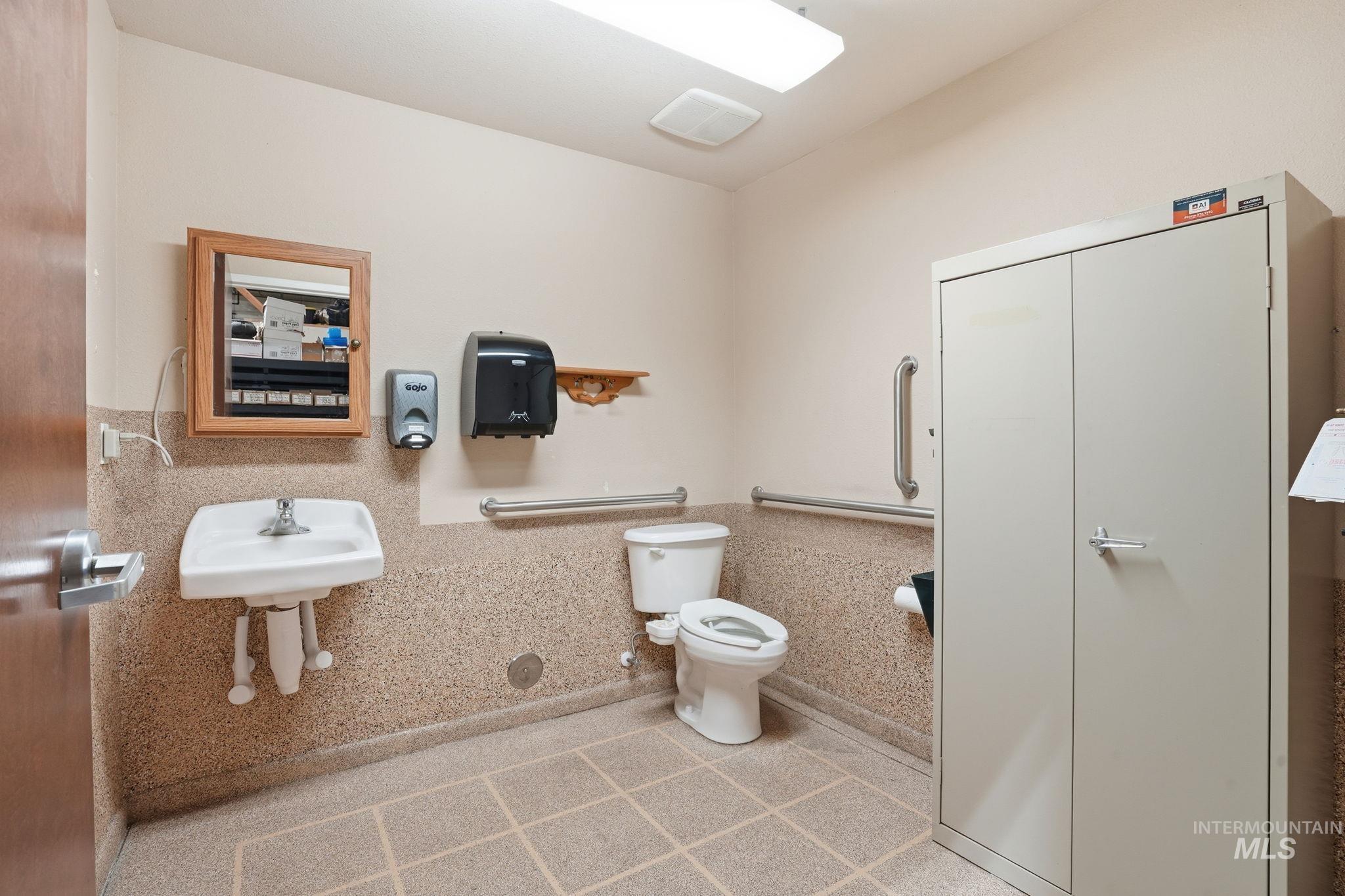 1817 N Wildwood St, Boise, Idaho 83713-5146, Business/Commercial For Sale, Price $340,000,MLS 98974641