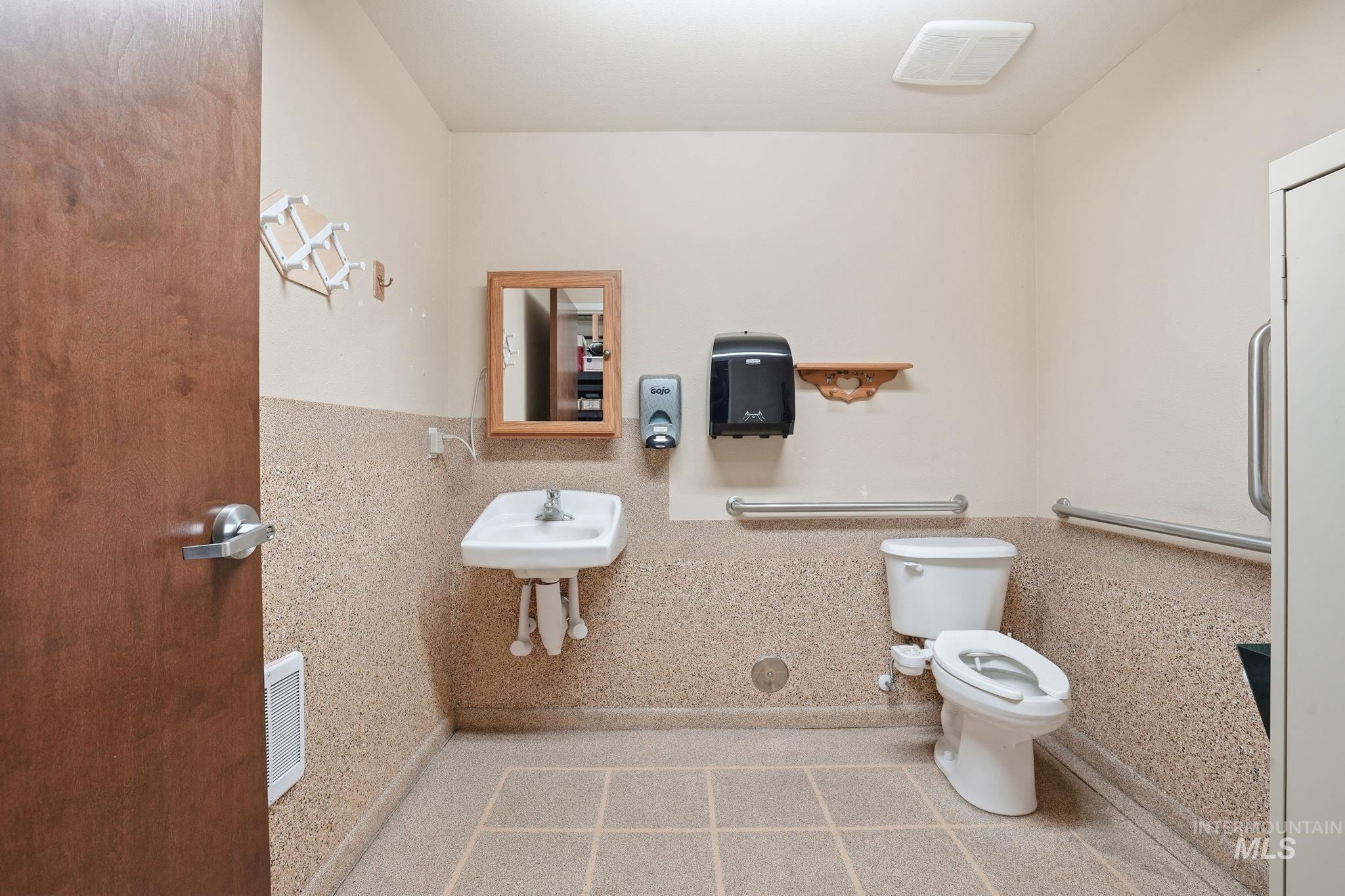 1817 N Wildwood St, Boise, Idaho 83713-5146, Business/Commercial For Sale, Price $340,000,MLS 98974641