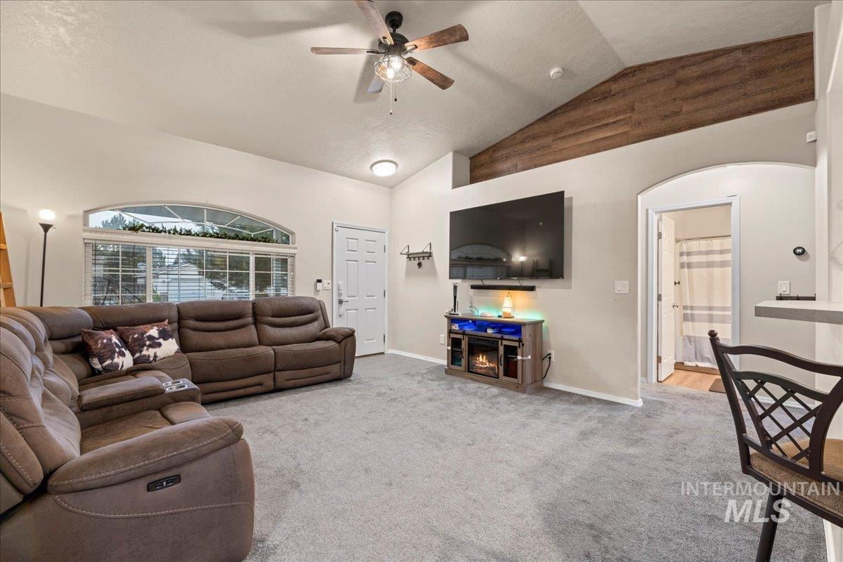 14413 Gresham Dr, Caldwell, Idaho 83607, 3 Bedrooms, 2 Bathrooms, Residential For Sale, Price $335,000,MLS 98974642