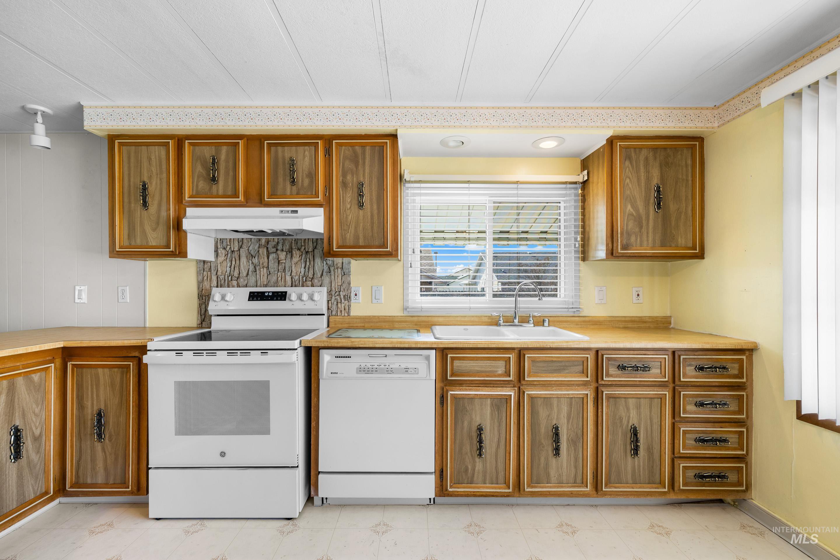 1715 W Flamingo Ave, Nampa, Idaho 83651, 2 Bedrooms, 1 Bathroom, Residential For Sale, Price $138,000,MLS 98974647