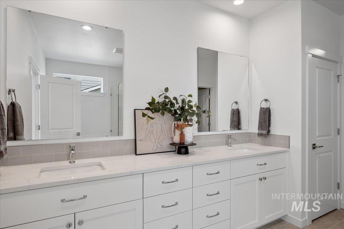 17717 N Peltzer Ave, Nampa, Idaho 83687, 3 Bedrooms, 2.5 Bathrooms, Residential For Sale, Price $599,000,MLS 98974649