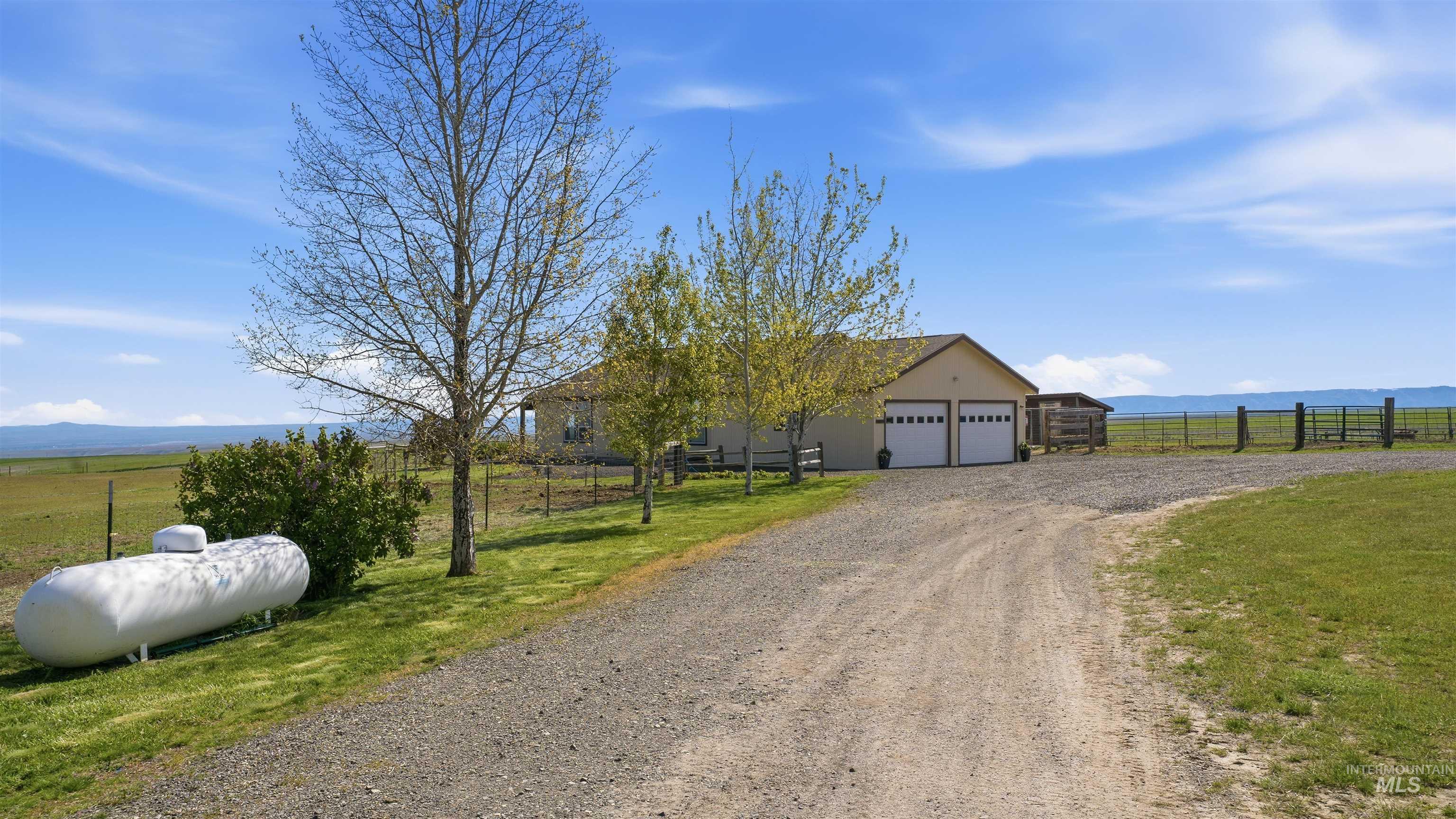 19397 Cloverland Rd., Asotin, Washington 99402, 3 Bedrooms, 2 Bathrooms, Residential For Sale, Price $569,000, 98974654