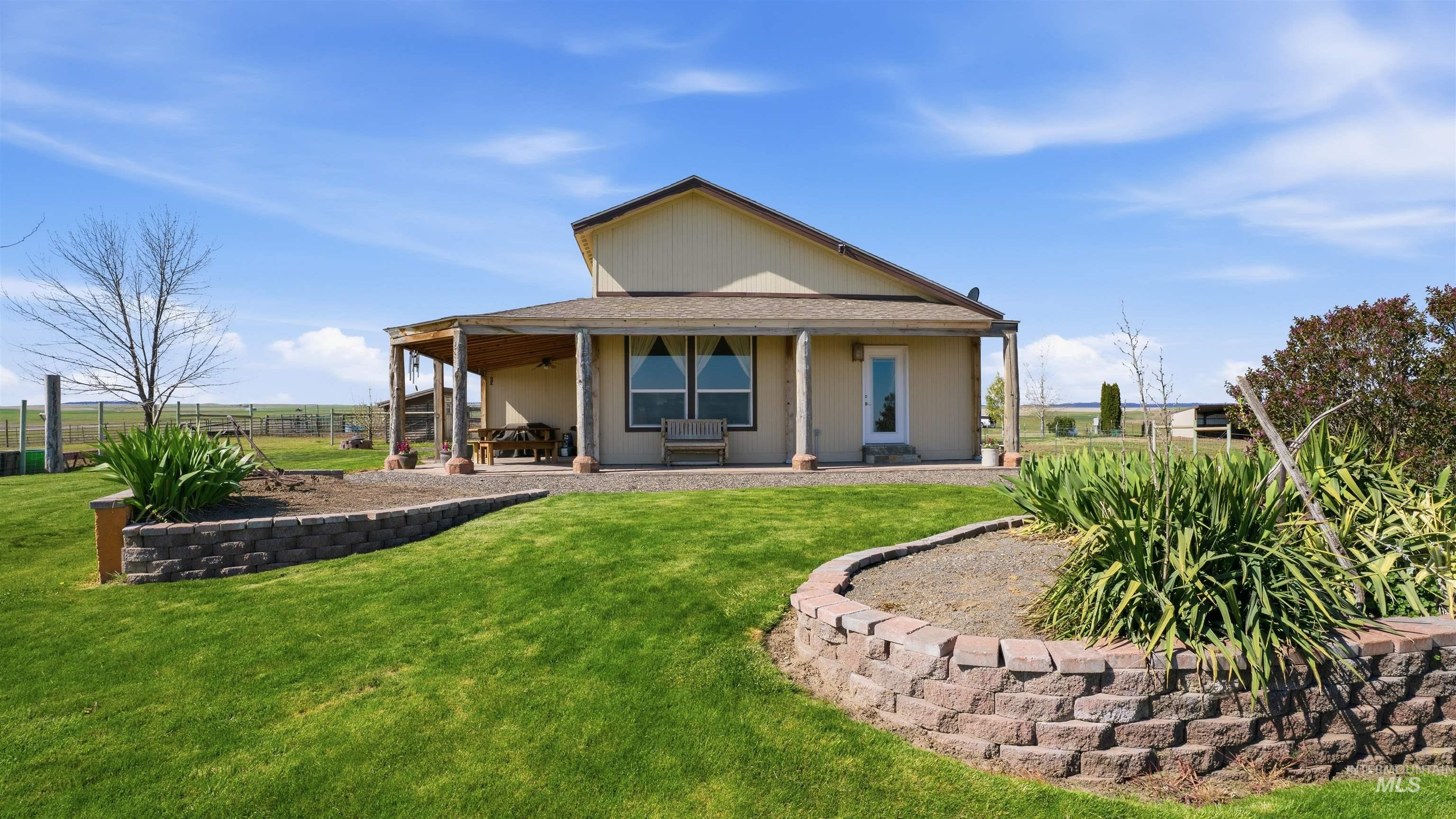 19397 Cloverland Rd., Asotin, Washington 99402, 3 Bedrooms, 2 Bathrooms, Residential For Sale, Price $569,000, 98974654