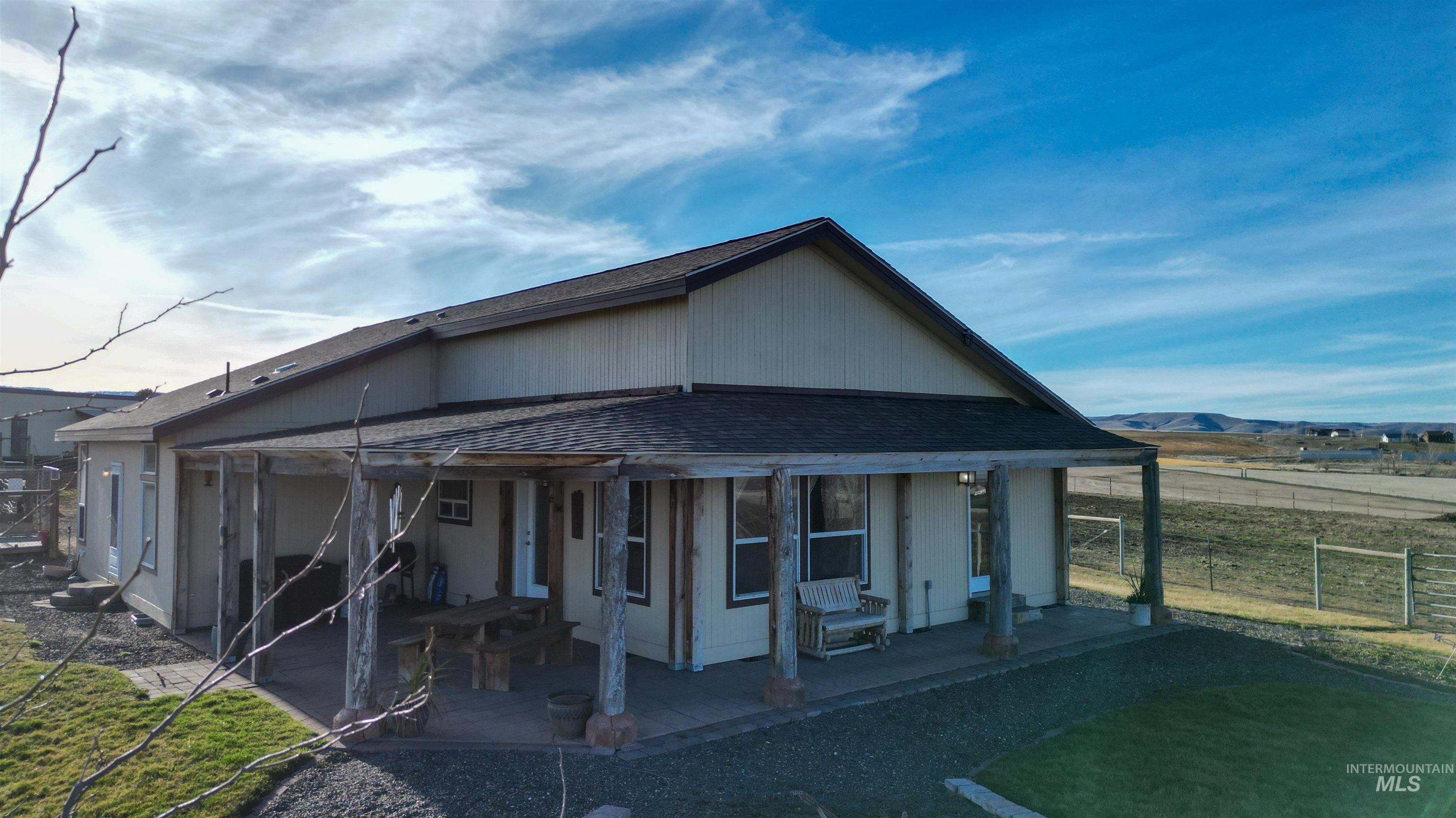 19397 Cloverland Rd., Asotin, Washington 99402, 3 Bedrooms, 2 Bathrooms, Residential For Sale, Price $590,000,MLS 98974654