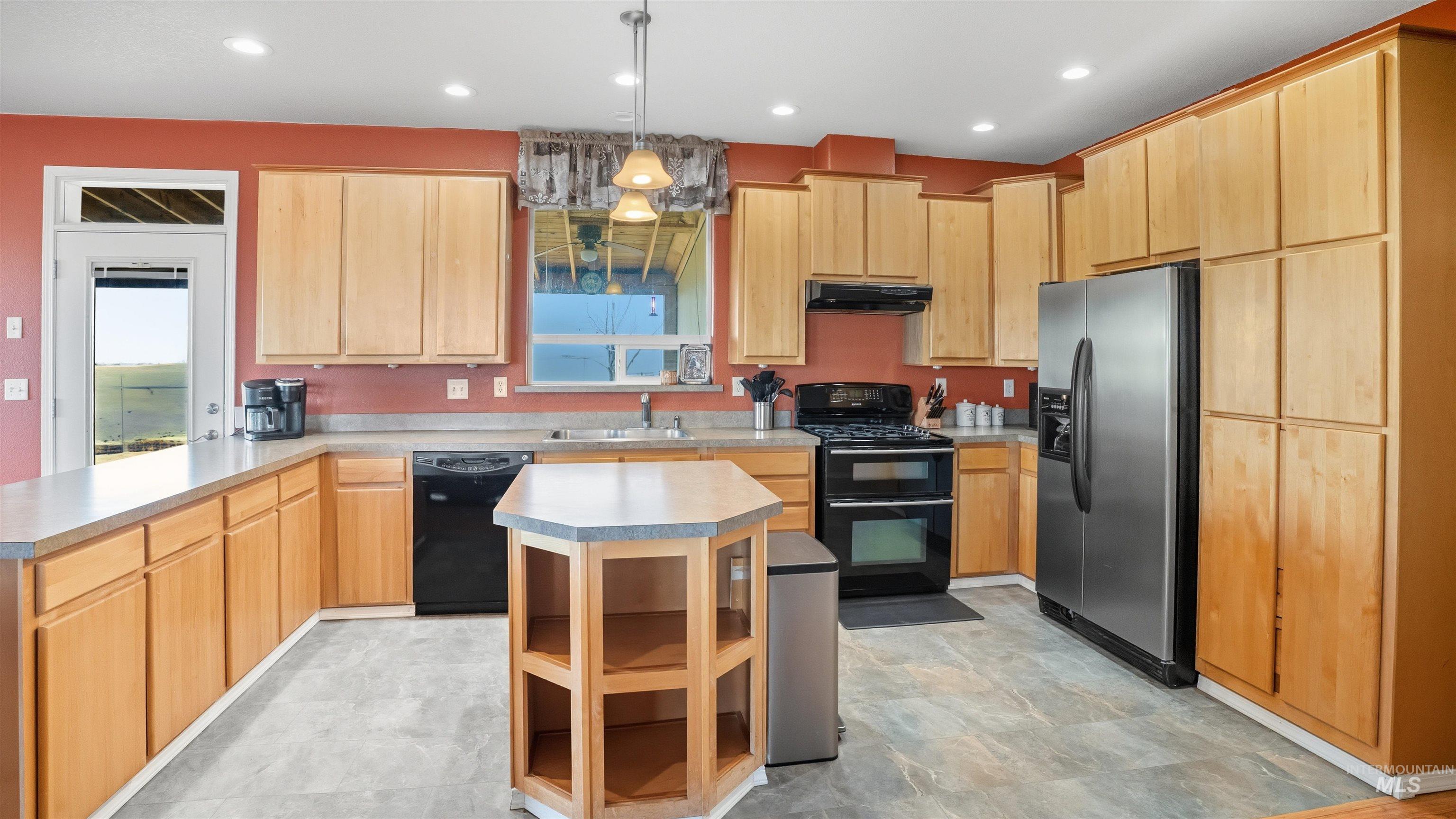 19397 Cloverland Rd., Asotin, Washington 99402, 3 Bedrooms, 2 Bathrooms, Residential For Sale, Price $569,000, 98974654