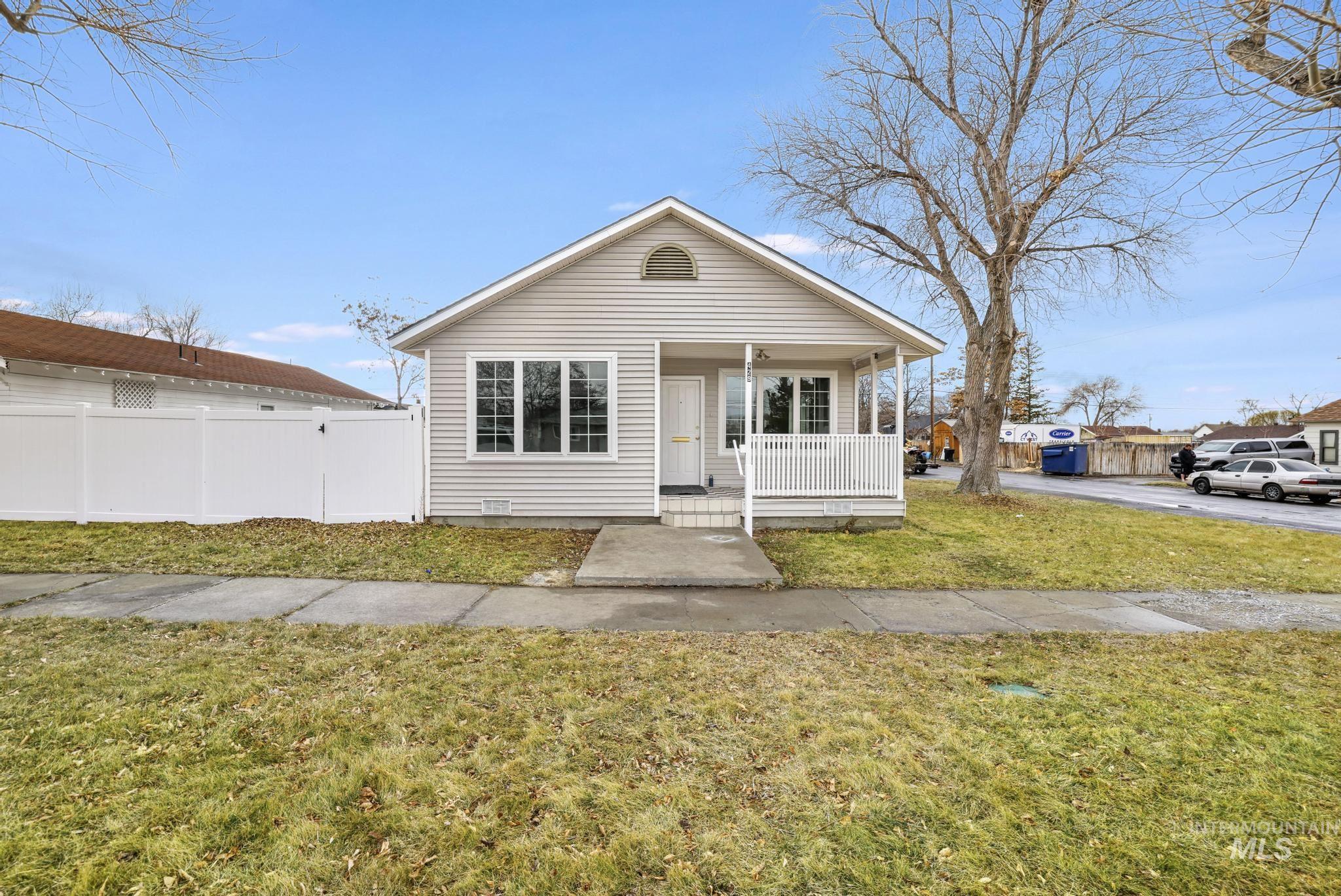 429 11th Ave N, Buhl, Idaho 83316, 3 Bedrooms, 2 Bathrooms, Residential For Sale, Price $375,000,MLS 98974656