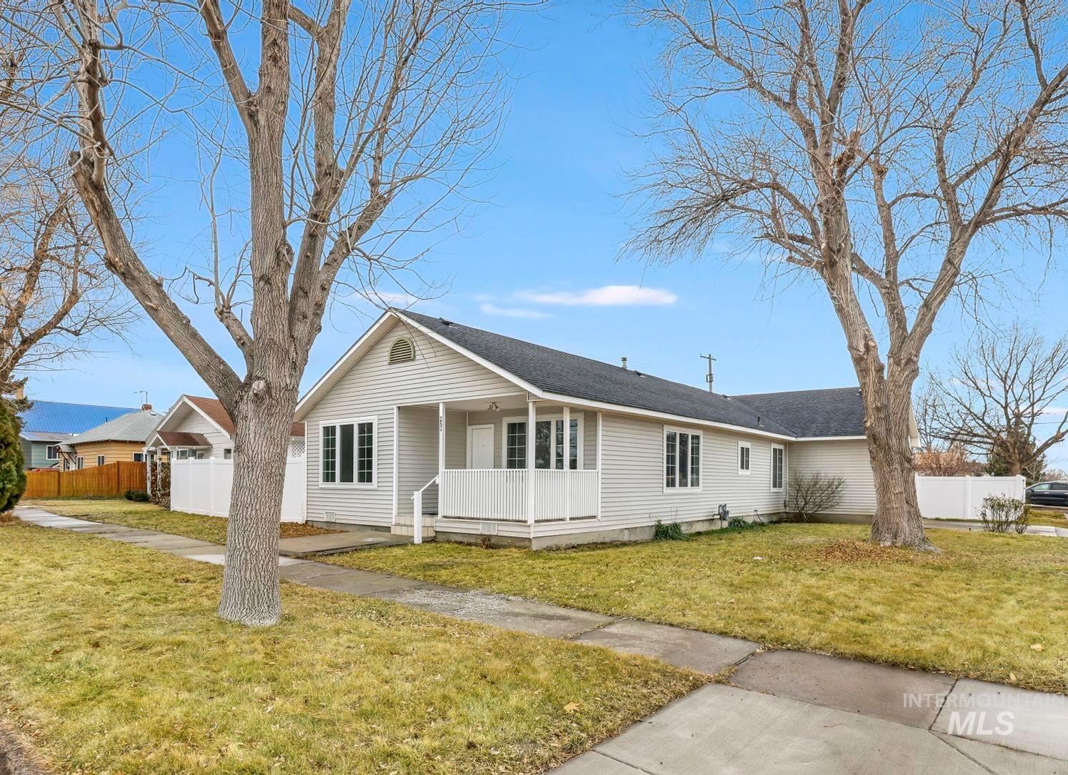 429 11th Ave N, Buhl, Idaho 83316, 3 Bedrooms, 2 Bathrooms, Residential For Sale, Price $375,000,MLS 98974656