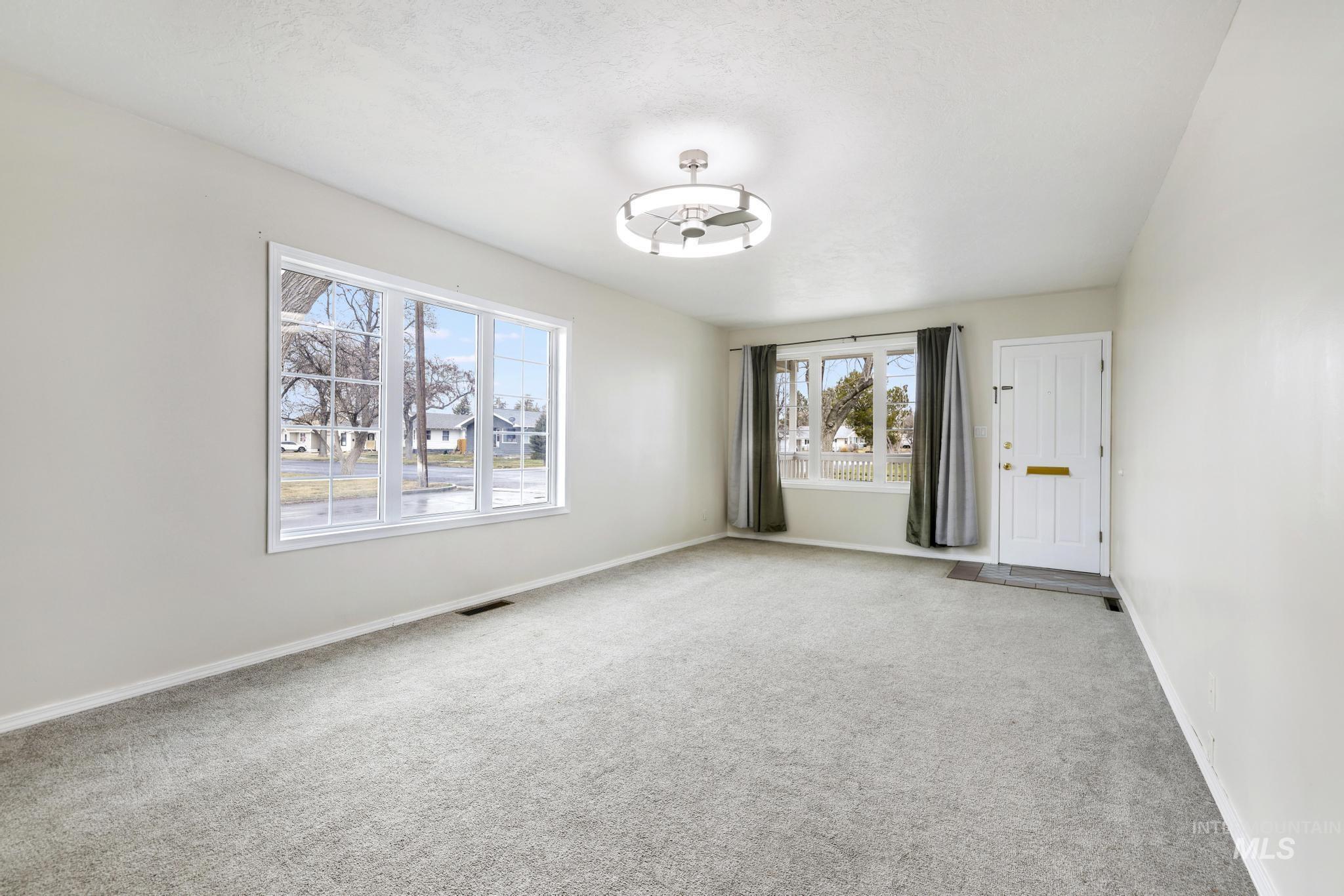 429 11th Ave N, Buhl, Idaho 83316, 3 Bedrooms, 2 Bathrooms, Residential For Sale, Price $375,000,MLS 98974656