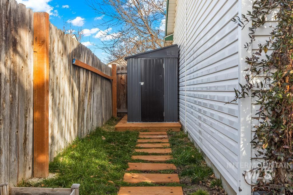 1206 Flint Dr, Caldwell, Idaho 83607, 3 Bedrooms, 2 Bathrooms, Residential For Sale, Price $319,900,MLS 98974657