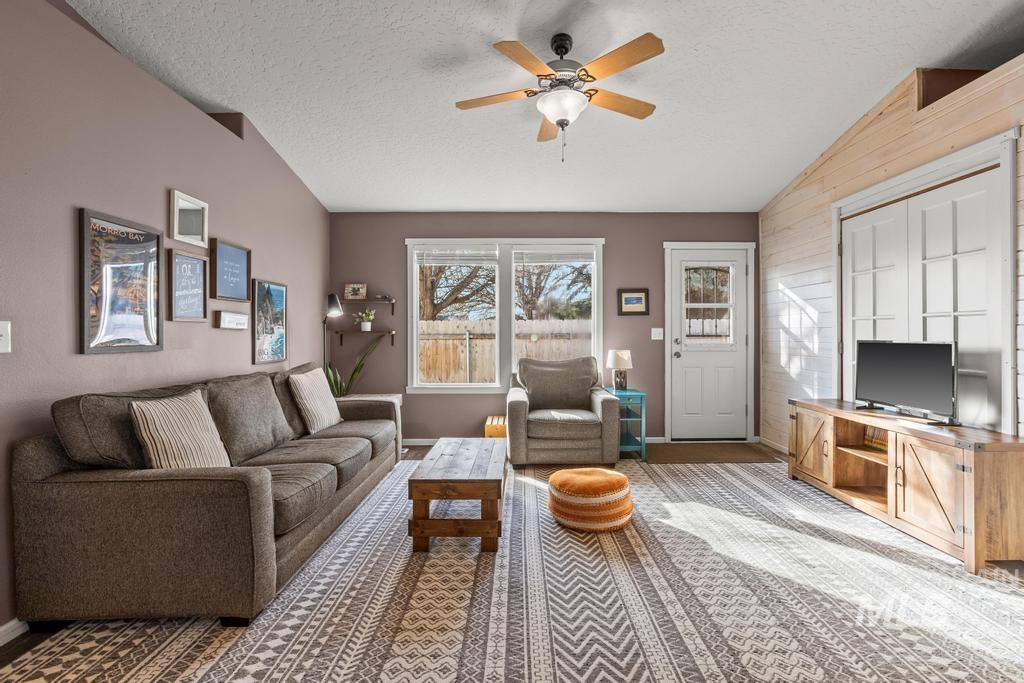 1206 Flint Dr, Caldwell, Idaho 83607, 3 Bedrooms, 2 Bathrooms, Residential For Sale, Price $319,900,MLS 98974657