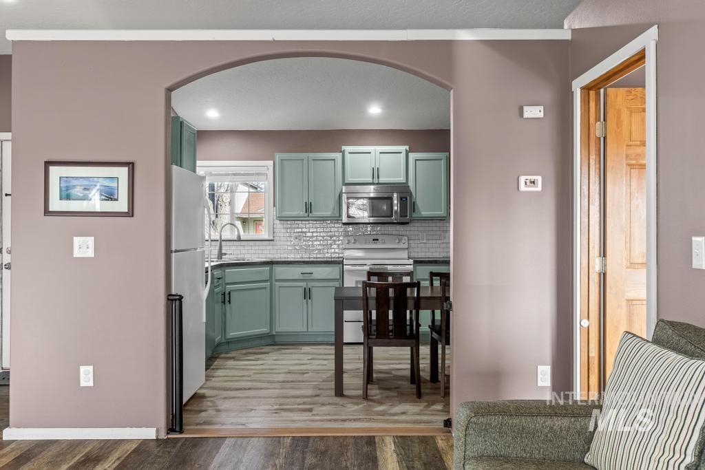 1206 Flint Dr, Caldwell, Idaho 83607, 3 Bedrooms, 2 Bathrooms, Residential For Sale, Price $319,900,MLS 98974657