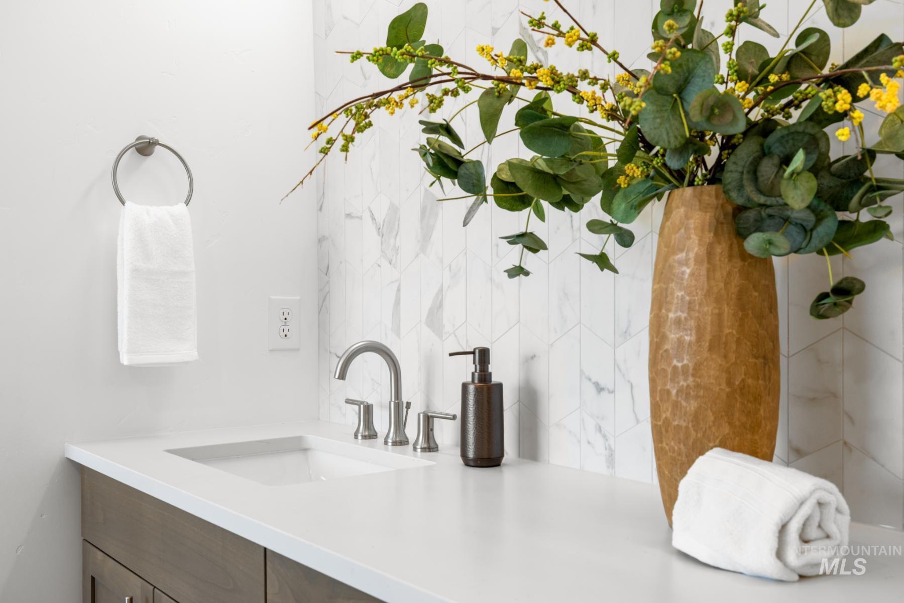 6668 N Wonder Ave, Meridian, Idaho 83646, 5 Bedrooms, 2.5 Bathrooms, Residential For Sale, Price $779,900, 98974661