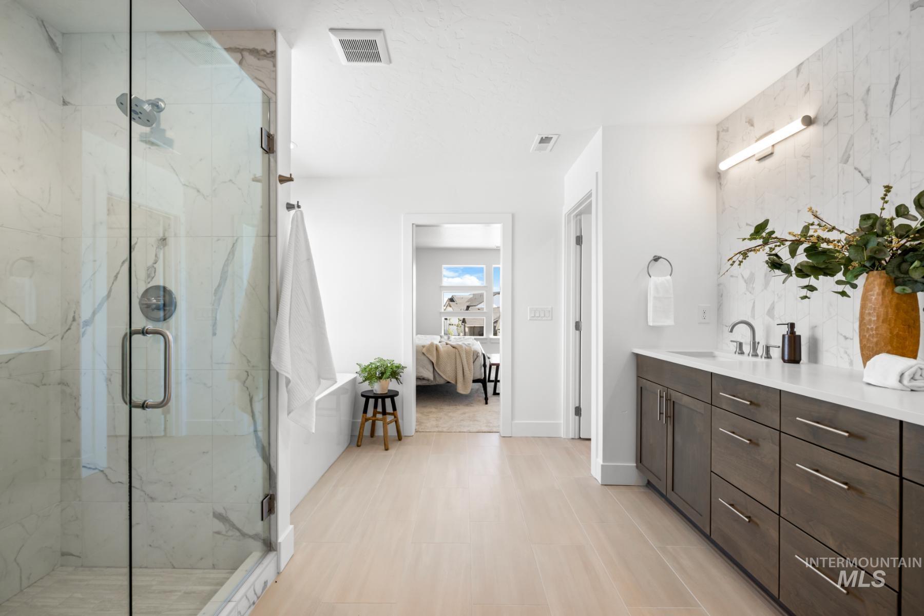 6668 N Wonder Ave, Meridian, Idaho 83646, 5 Bedrooms, 2.5 Bathrooms, Residential For Sale, Price $779,900, 98974661