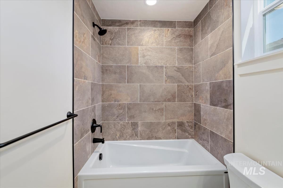 6531 E Ritcher, Eagle, Idaho 83714, 3 Bedrooms, 3 Bathrooms, Residential For Sale, Price $599,880, 98974665